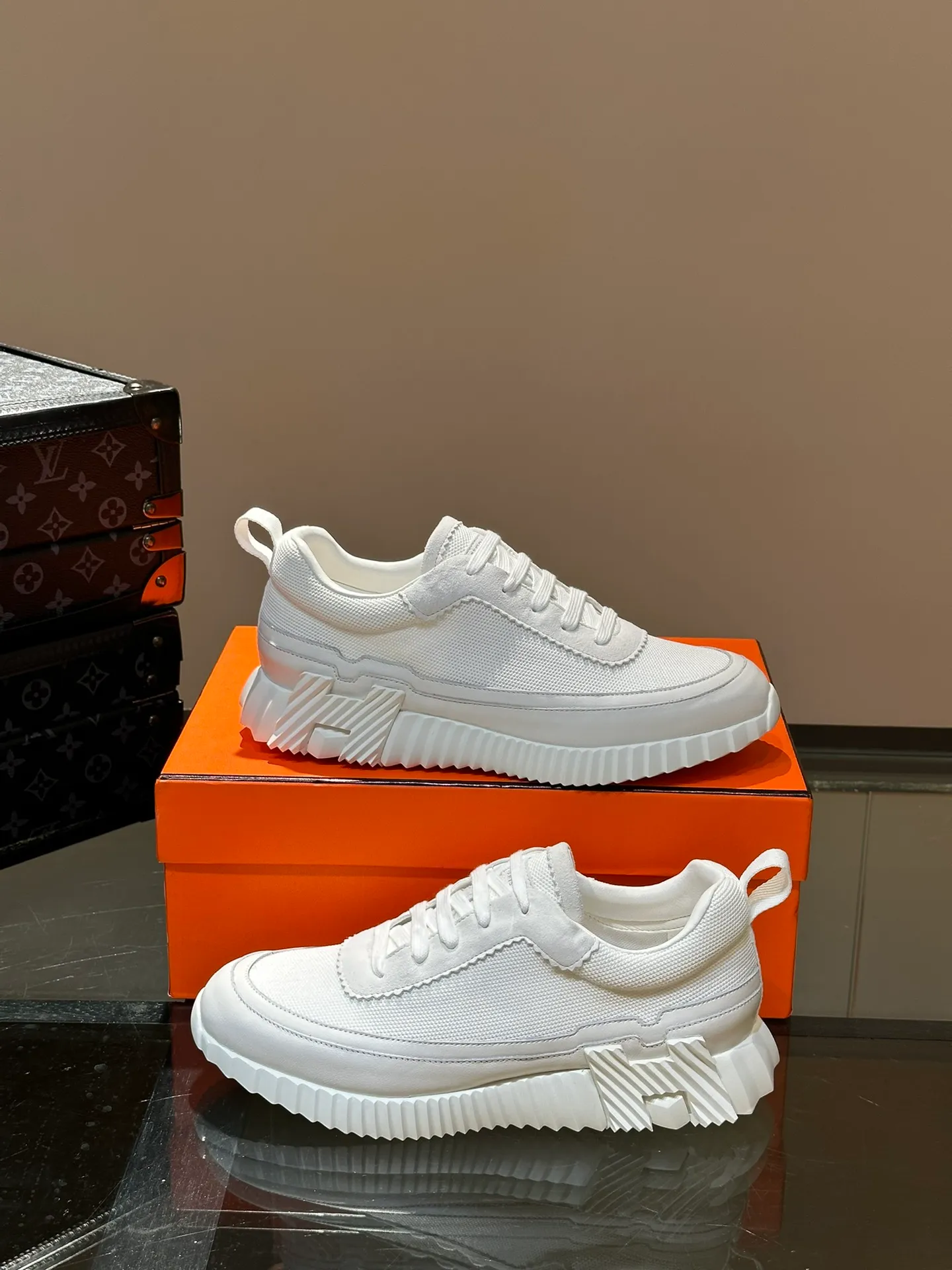 Men's shoes 💰p420 "hermes*" new men's casual sports shoes, the upper is made of cowhide leather and high-end mesh, imported materials, full of texture, the light sole is decorated with contrasting patterns, creating a versatile fashion style. Size: 38-44 (45.46 customized)